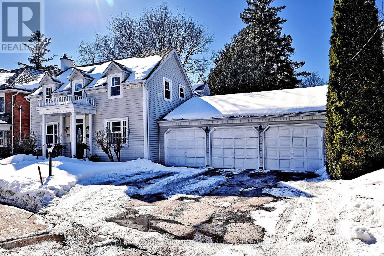 88 WELLS STREET, Aurora, Ontario