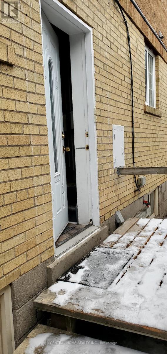 210 Jacey Ann Drive, Richmond Hill, Ontario  L4C 4N5 - Photo 4 - N12846684