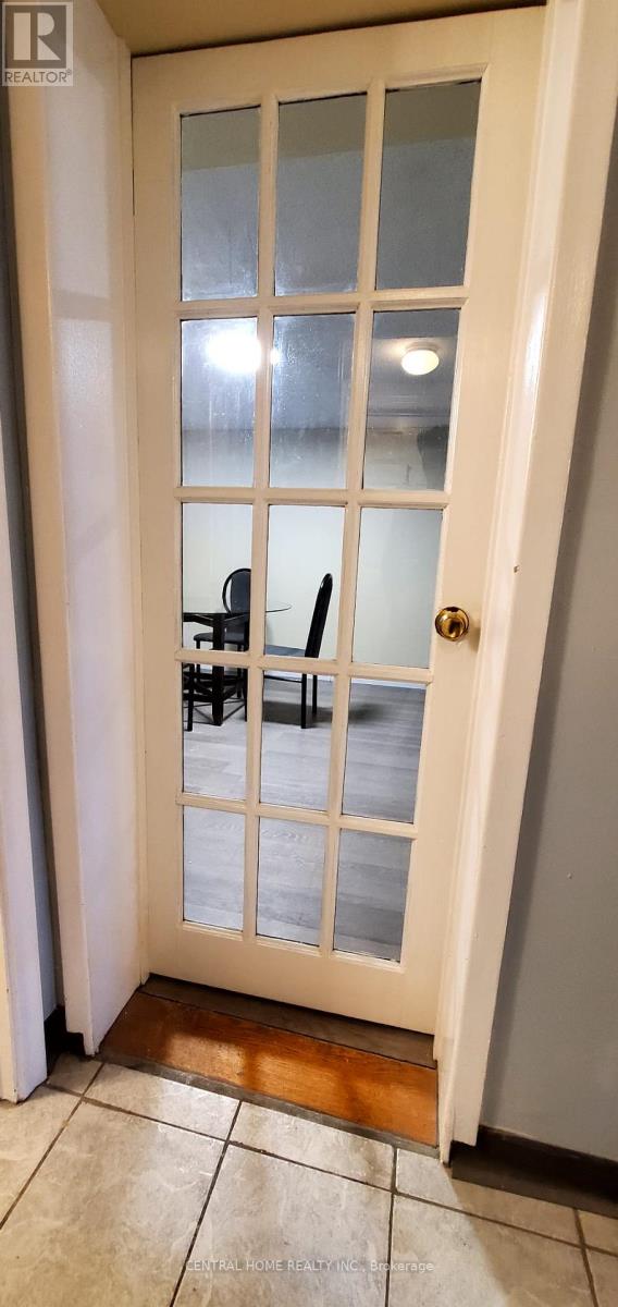 210 Jacey Ann Drive, Richmond Hill, Ontario  L4C 4N5 - Photo 5 - N12846684