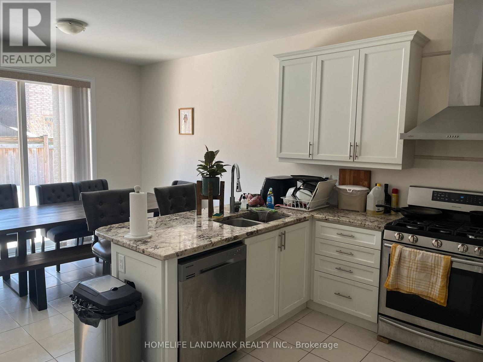 23 Boland Crt Crescent S, Aurora, Ontario  L4G 0W6 - Photo 3 - N12846720