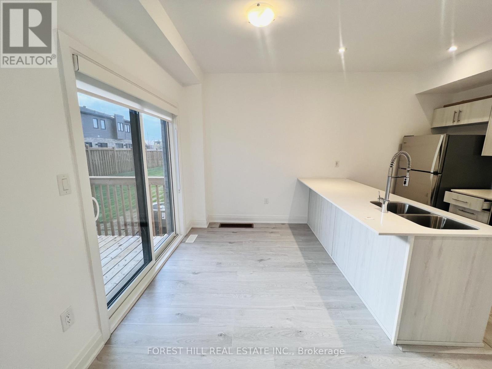 149 Gateland Drive, Barrie, Ontario  L9J 0M5 - Photo 9 - S12846664