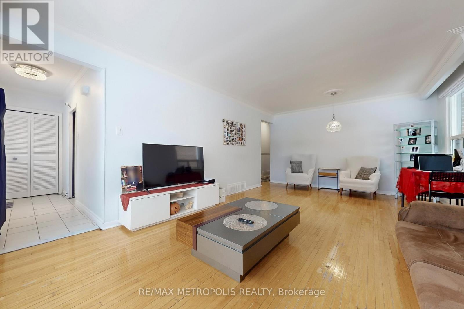 20 Knox Avenue, Toronto, Ontario  M9L 2M3 - Photo 10 - W12846660