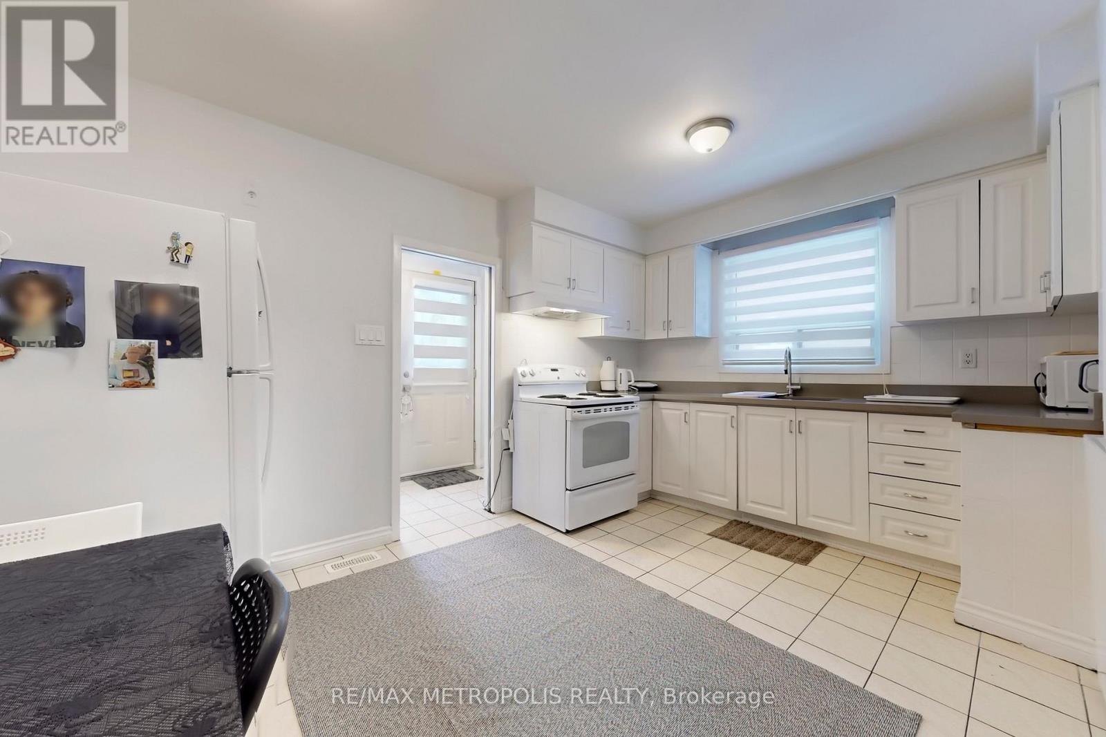 20 Knox Avenue, Toronto, Ontario  M9L 2M3 - Photo 11 - W12846660