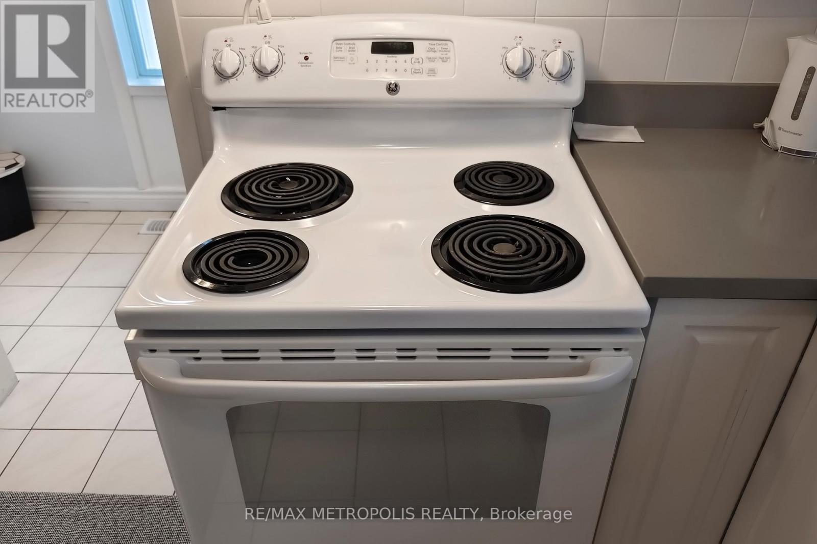 20 Knox Avenue, Toronto, Ontario  M9L 2M3 - Photo 16 - W12846660