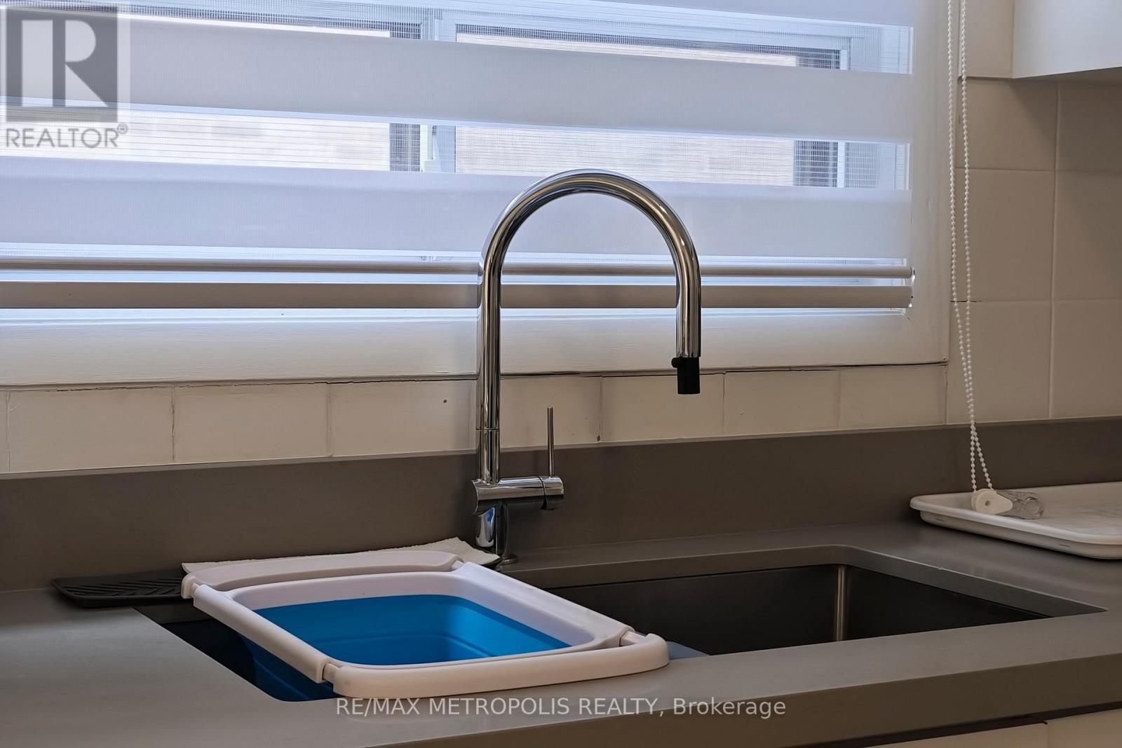 20 Knox Avenue, Toronto, Ontario  M9L 2M3 - Photo 17 - W12846660