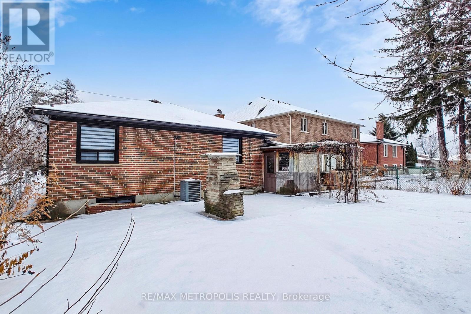 20 Knox Avenue, Toronto, Ontario  M9L 2M3 - Photo 29 - W12846660