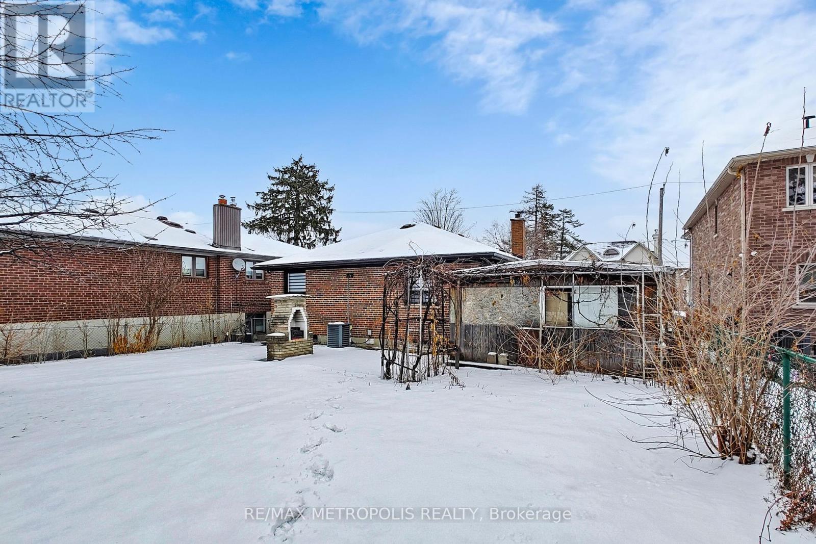 20 Knox Avenue, Toronto, Ontario  M9L 2M3 - Photo 31 - W12846660