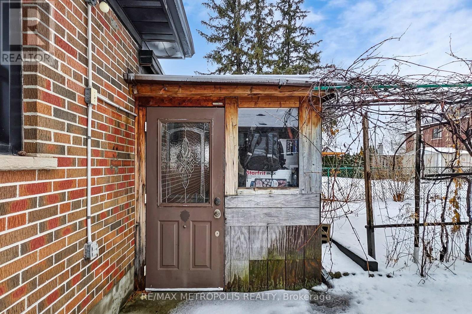 20 Knox Avenue, Toronto, Ontario  M9L 2M3 - Photo 35 - W12846660