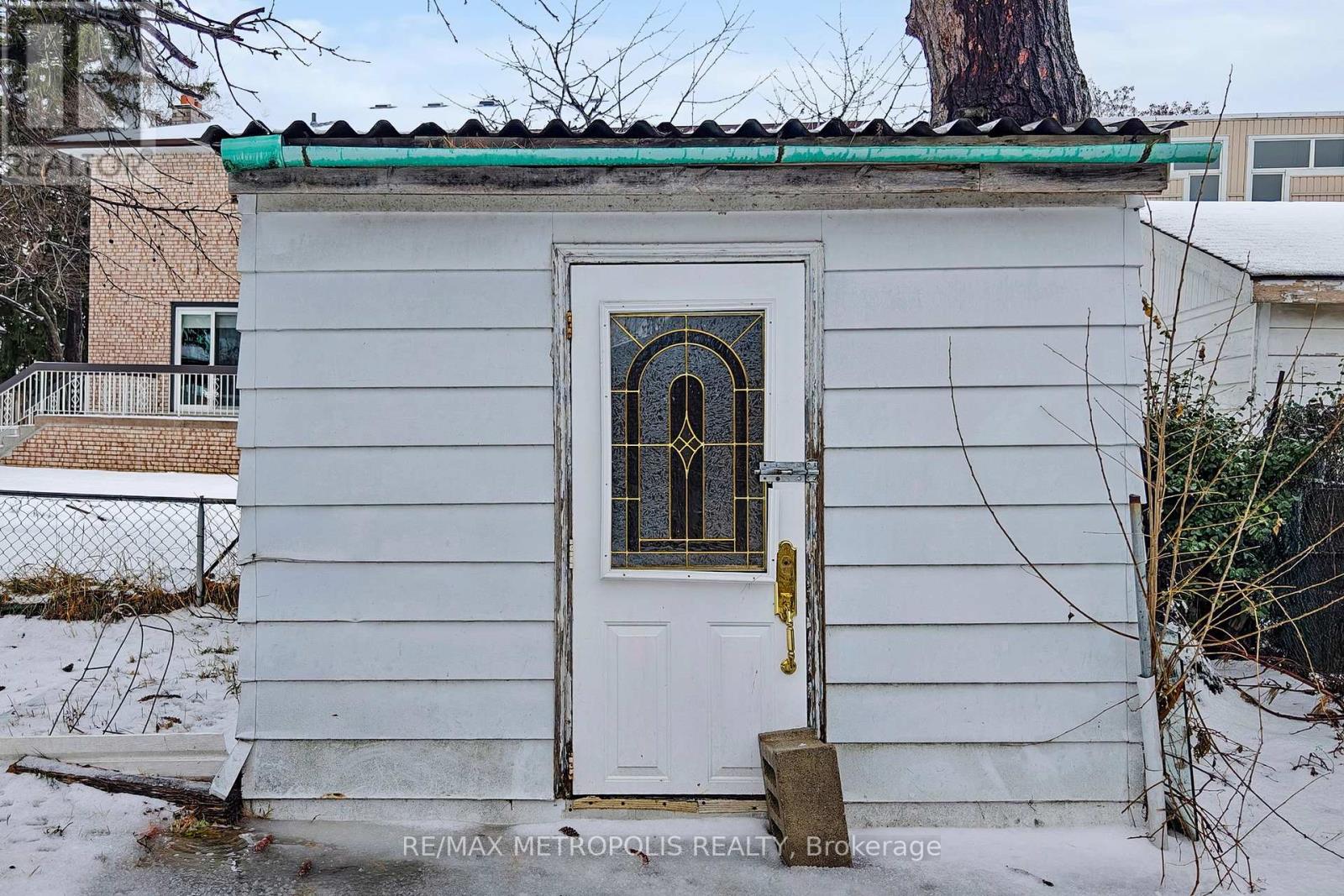 20 Knox Avenue, Toronto, Ontario  M9L 2M3 - Photo 36 - W12846660