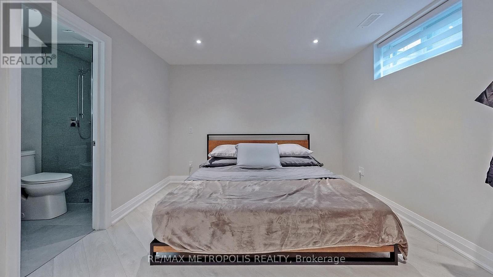 20 Knox Avenue, Toronto, Ontario  M9L 2M3 - Photo 49 - W12846660