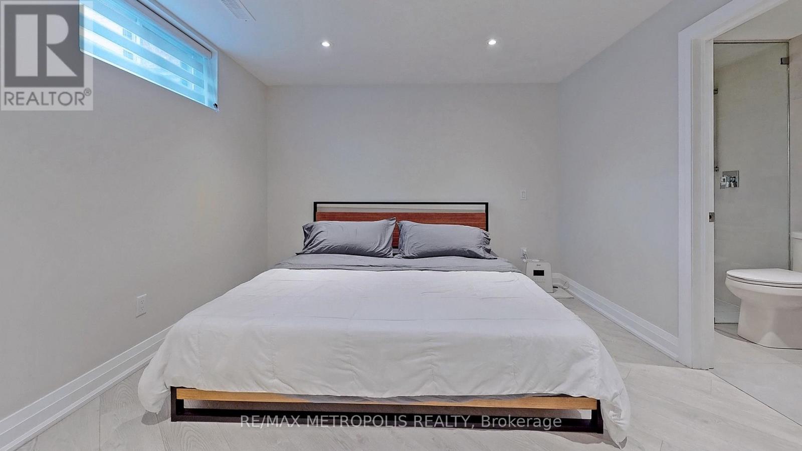 20 Knox Avenue, Toronto, Ontario  M9L 2M3 - Photo 50 - W12846660