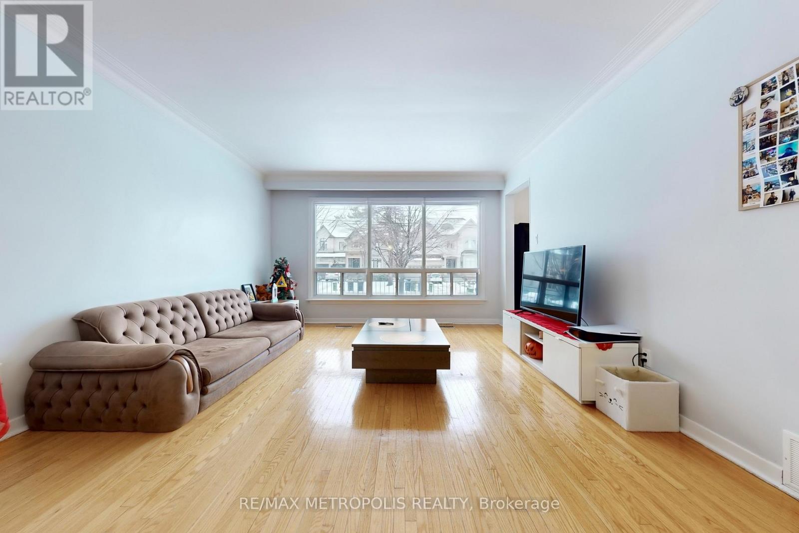 20 Knox Avenue, Toronto, Ontario  M9L 2M3 - Photo 7 - W12846660