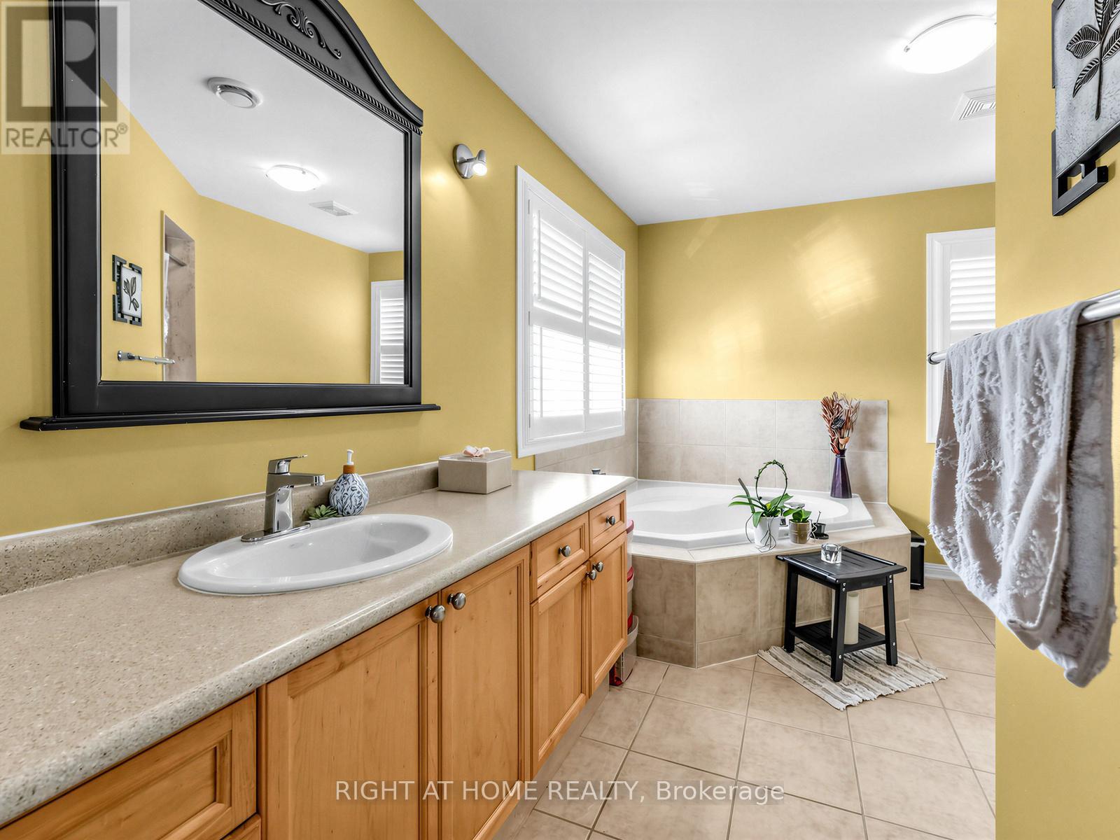 401 Tonelli Lane, Milton, Ontario  L9T 0N4 - Photo 23 - W12846678