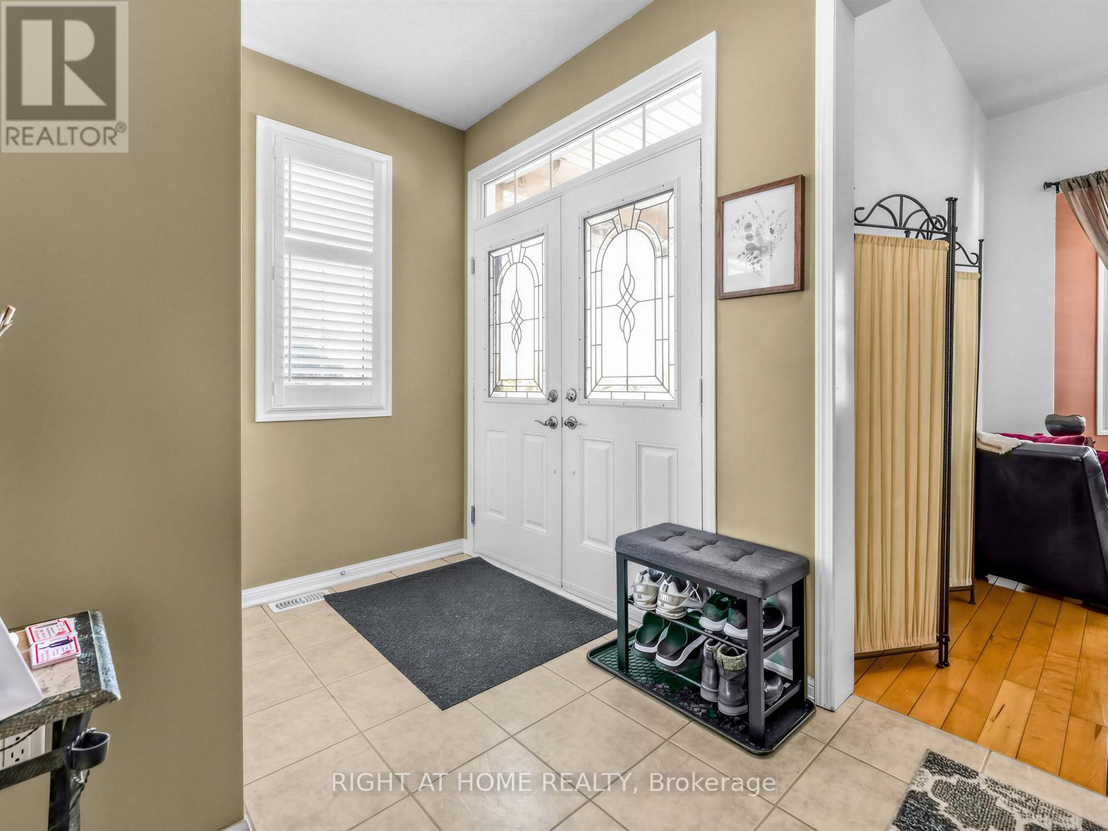 401 Tonelli Lane, Milton, Ontario  L9T 0N4 - Photo 4 - W12846678