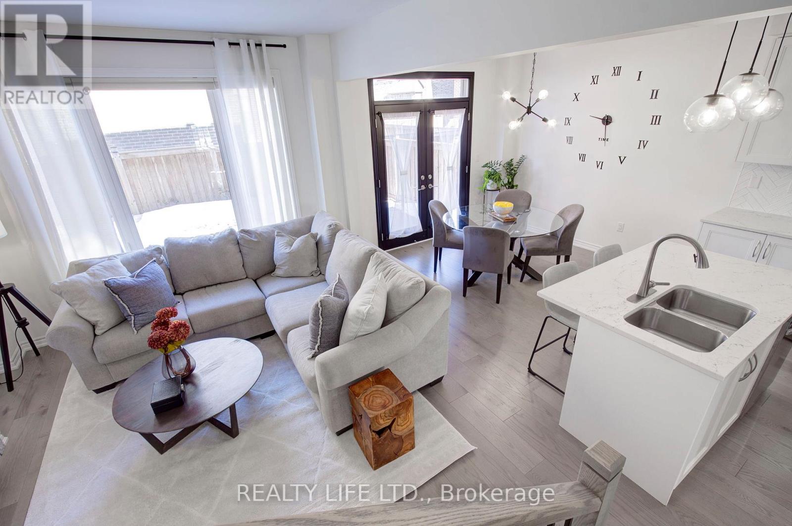 484 Thornborrow Court, Milton, Ontario  L9E 1T4 - Photo 10 - W12846706