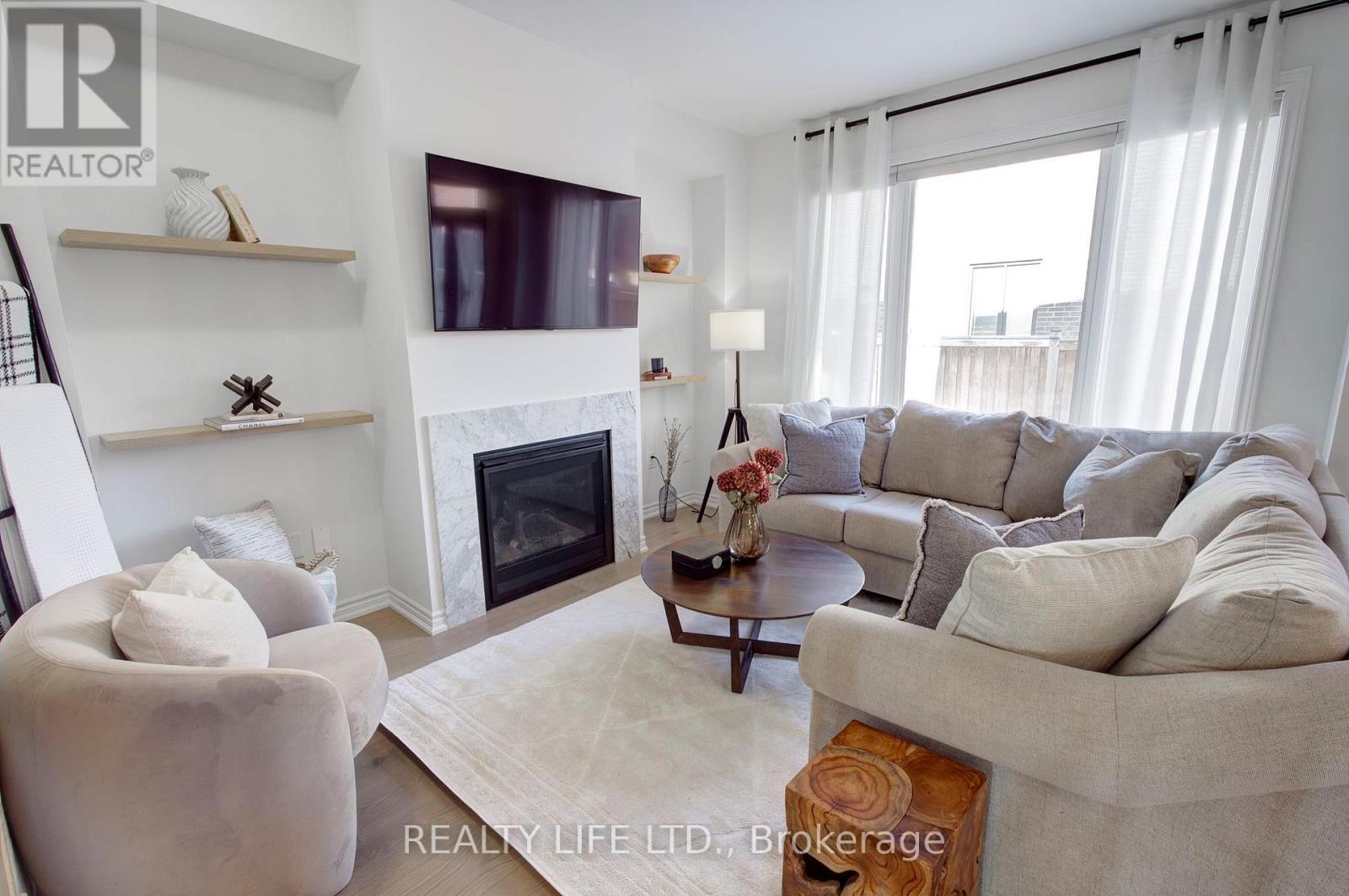 484 Thornborrow Court, Milton, Ontario  L9E 1T4 - Photo 11 - W12846706