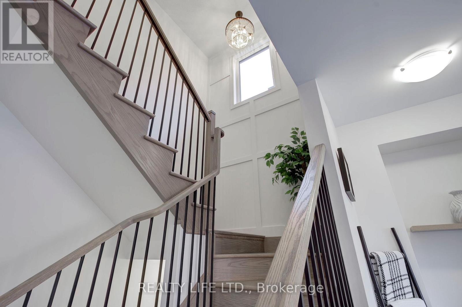 484 Thornborrow Court, Milton, Ontario  L9E 1T4 - Photo 13 - W12846706