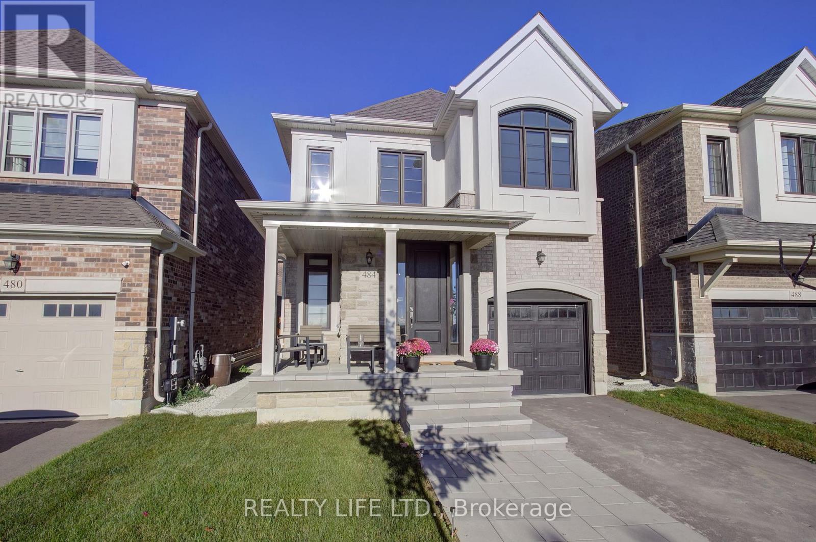 484 Thornborrow Court, Milton, Ontario  L9E 1T4 - Photo 2 - W12846706