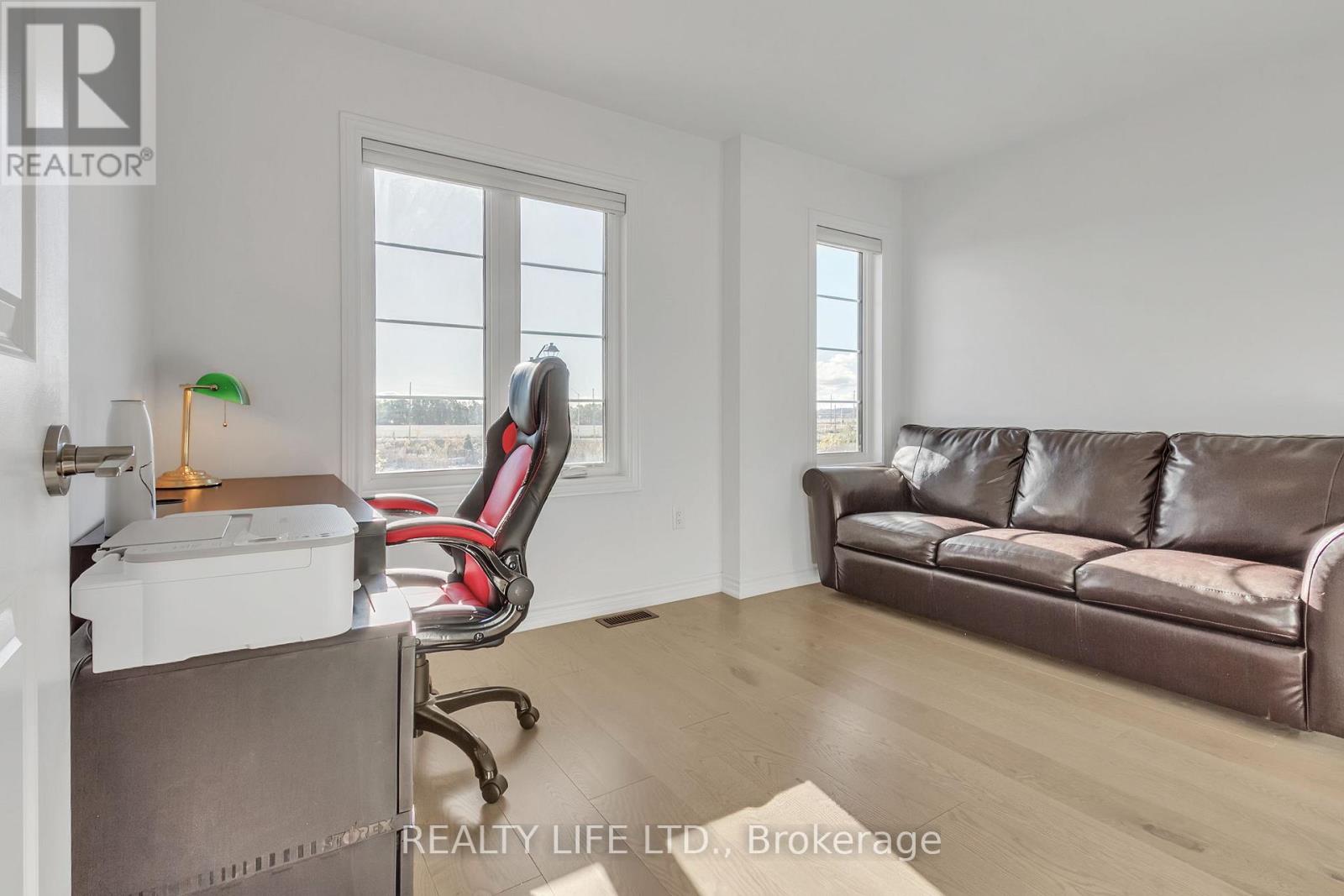 484 Thornborrow Court, Milton, Ontario  L9E 1T4 - Photo 20 - W12846706