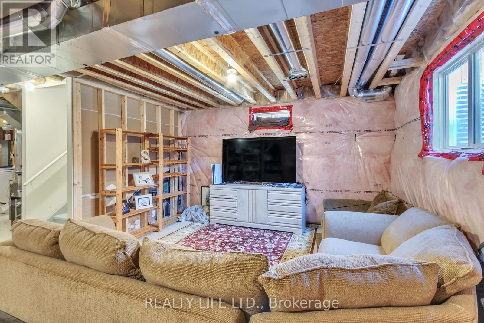 484 Thornborrow Court, Milton, Ontario  L9E 1T4 - Photo 23 - W12846706