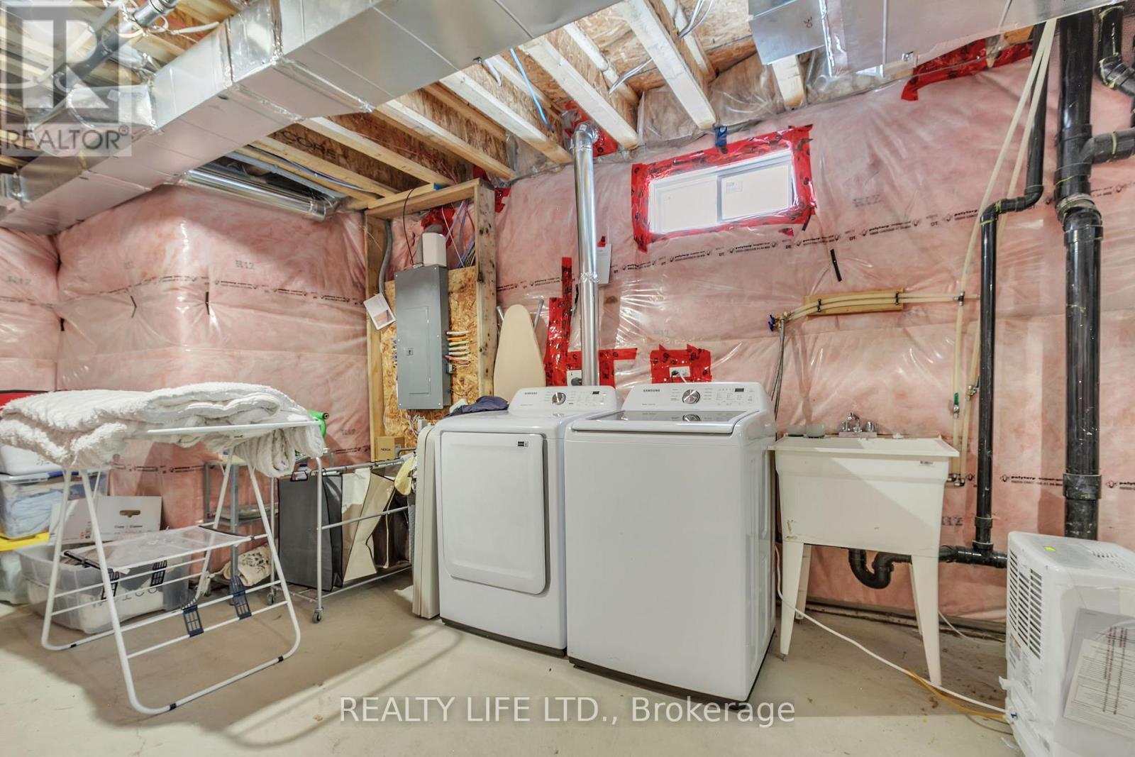 484 Thornborrow Court, Milton, Ontario  L9E 1T4 - Photo 25 - W12846706