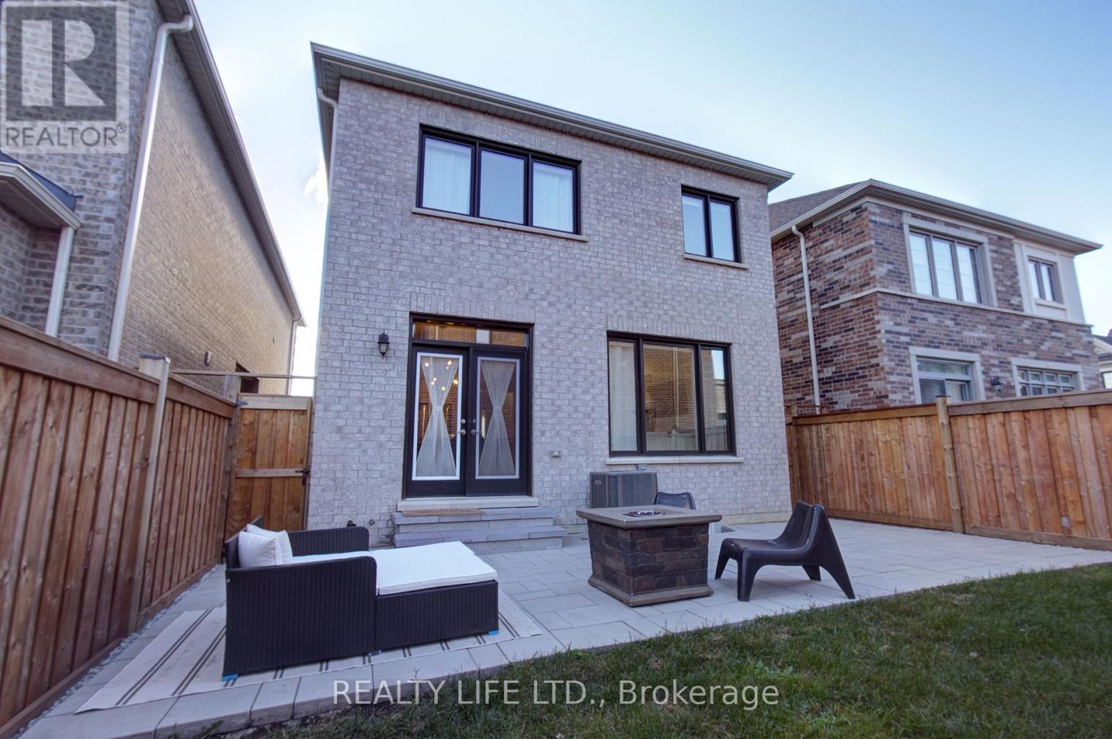 484 Thornborrow Court, Milton, Ontario  L9E 1T4 - Photo 26 - W12846706