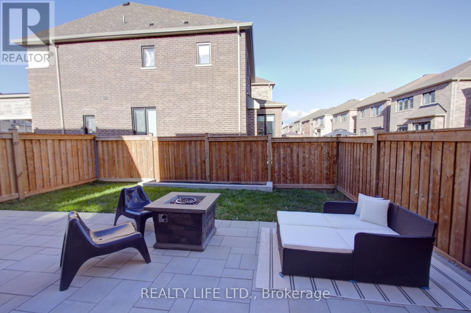 484 Thornborrow Court, Milton, Ontario  L9E 1T4 - Photo 27 - W12846706