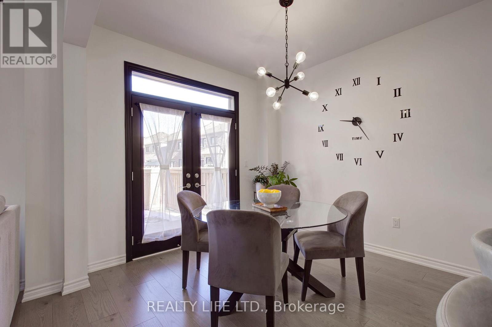 484 Thornborrow Court, Milton, Ontario  L9E 1T4 - Photo 7 - W12846706