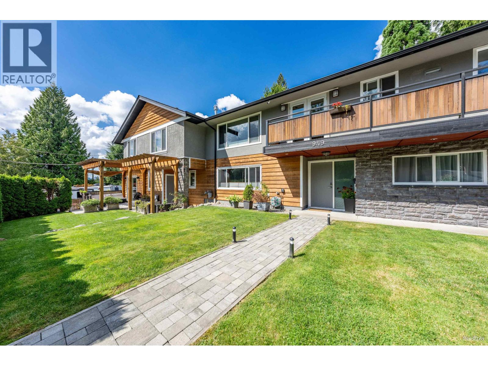 949 HARTFORD PLACE, North Vancouver, British Columbia