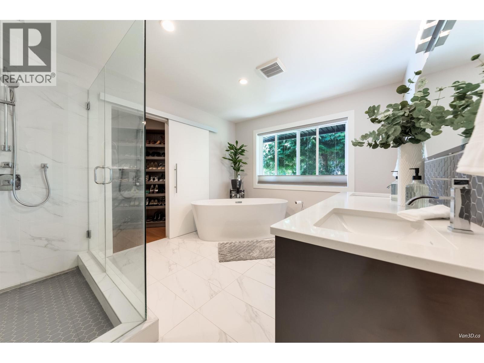 949 Hartford Place, North Vancouver, British Columbia  V7H 2J8 - Photo 11 - R3096217