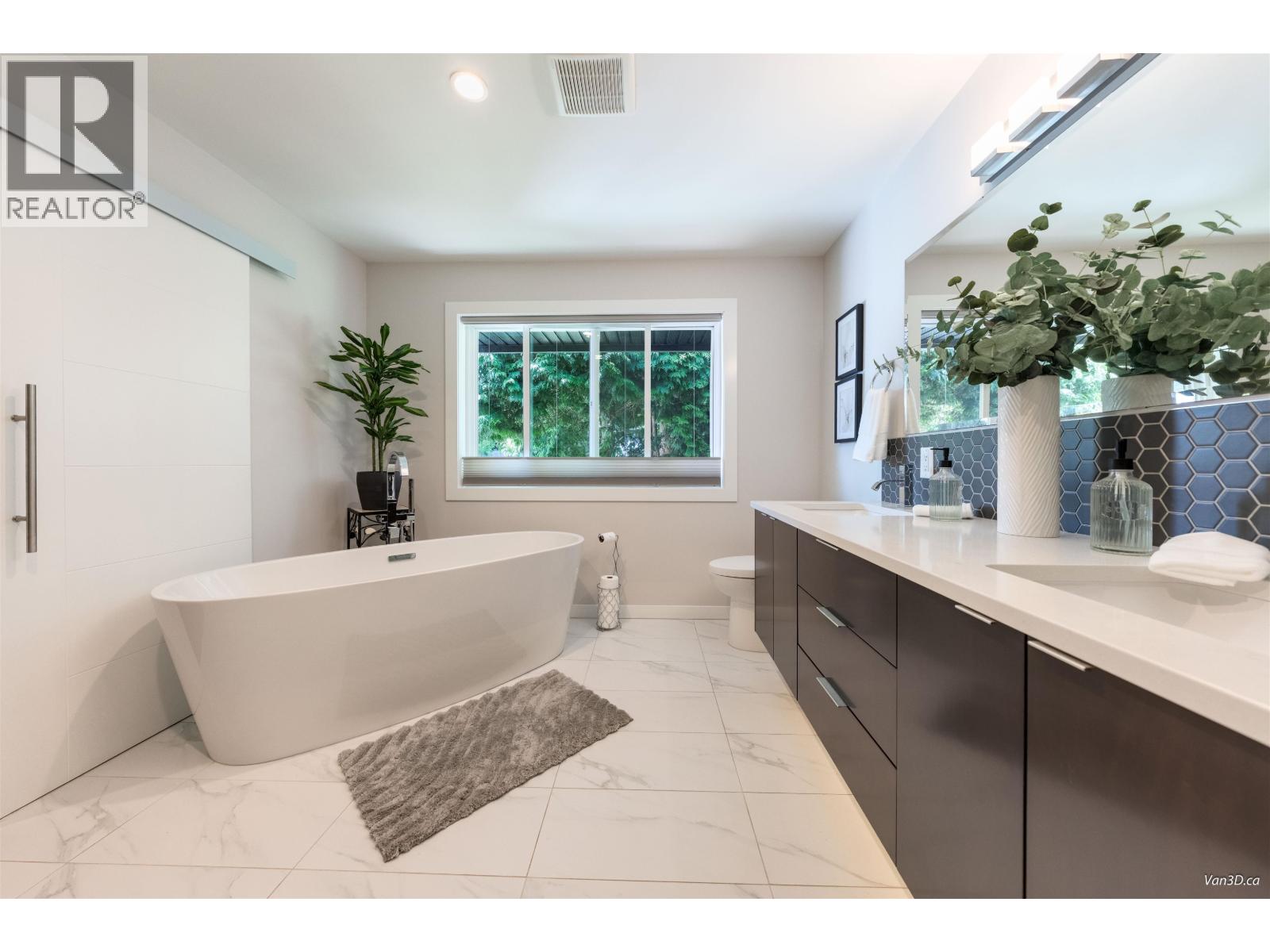 949 Hartford Place, North Vancouver, British Columbia  V7H 2J8 - Photo 12 - R3096217