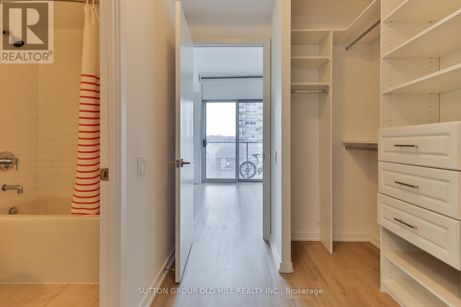 414 - 103 The Queensway Avenue, Toronto, Ontario  M6S 5B3 - Photo 19 - W12846458