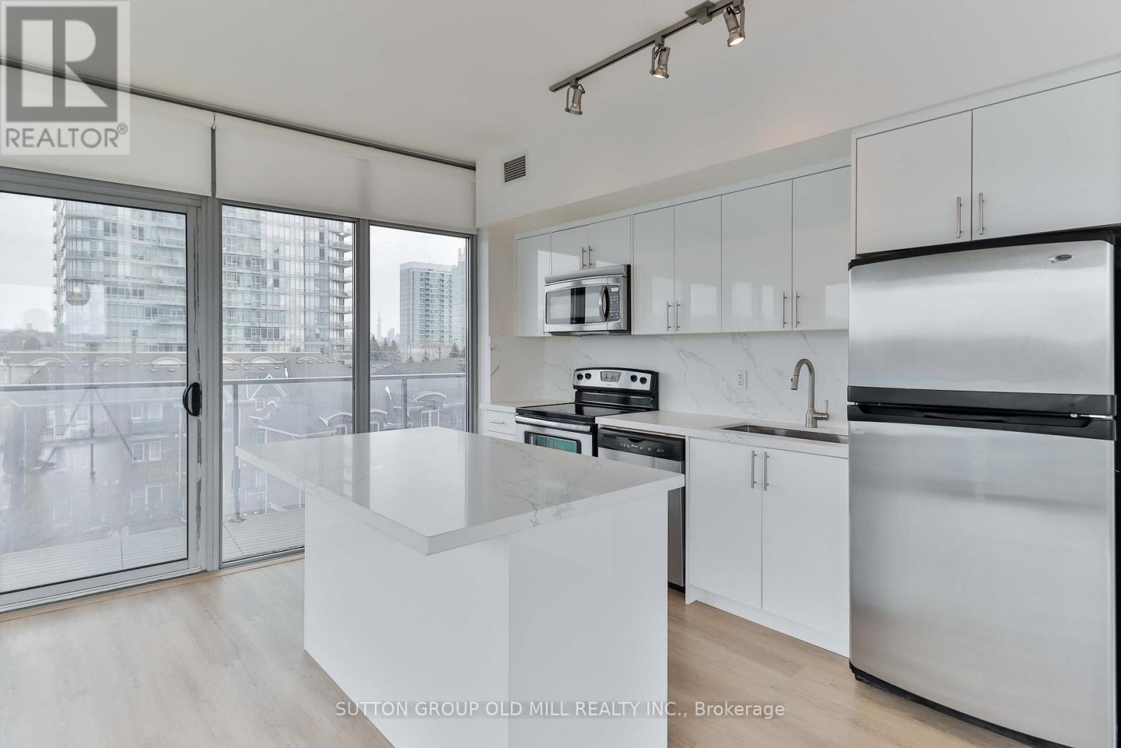 414 - 103 The Queensway Avenue, Toronto, Ontario  M6S 5B3 - Photo 18 - W12846458