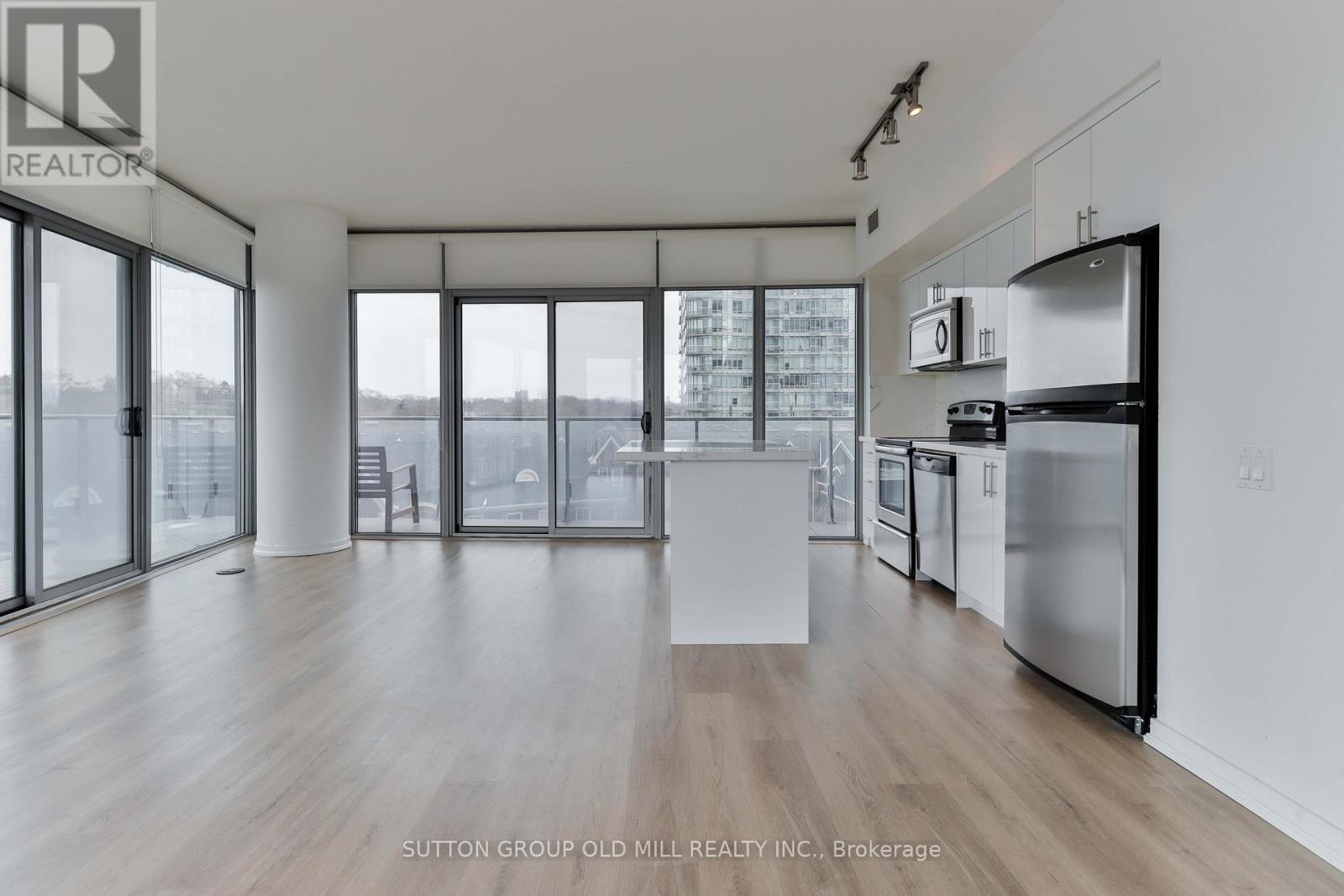 414 - 103 The Queensway Avenue, Toronto, Ontario  M6S 5B3 - Photo 3 - W12846458