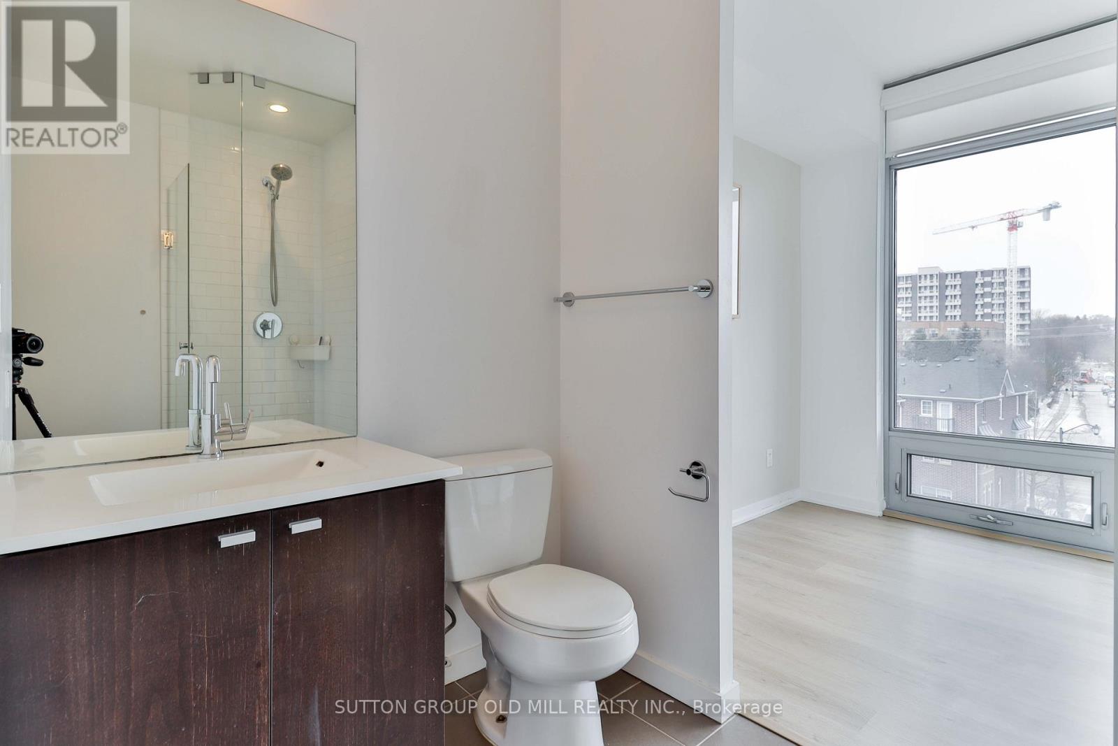 414 - 103 The Queensway Avenue, Toronto, Ontario  M6S 5B3 - Photo 5 - W12846458