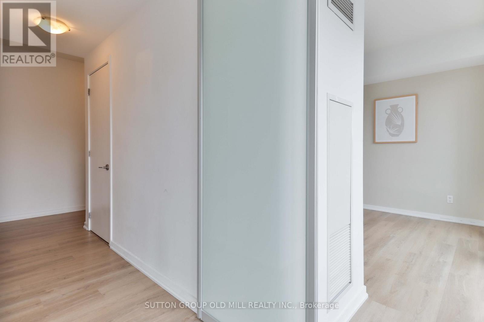 414 - 103 The Queensway Avenue, Toronto, Ontario  M6S 5B3 - Photo 8 - W12846458