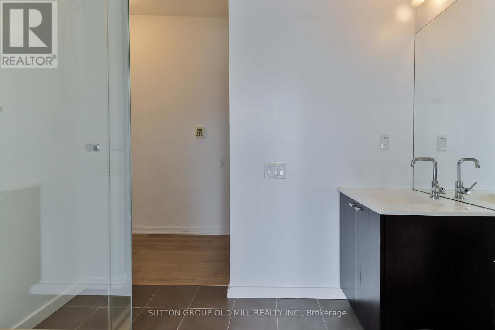 414 - 103 The Queensway Avenue, Toronto, Ontario  M6S 5B3 - Photo 6 - W12846458