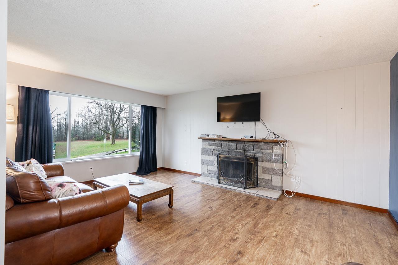 15058 Robin Crescent, Surrey, British Columbia  V3R 4X8 - Photo 4 - R3094790