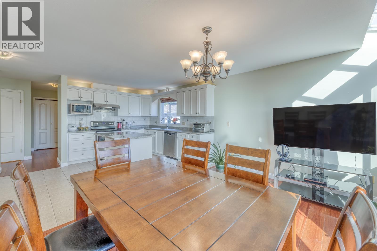 2750 Westlake Drive, Coquitlam, British Columbia  V3C 5J7 - Photo 9 - R3095599