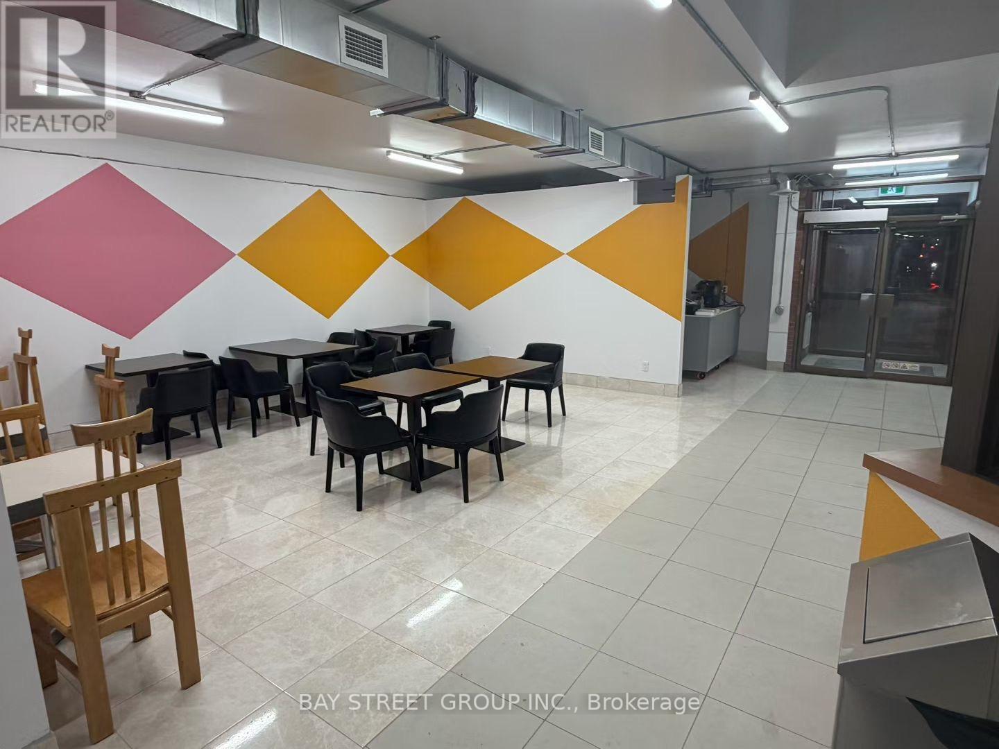 1 Or 5 - 648 Spadina Avenue, Toronto, Ontario  M5S 2H7 - Photo 3 - C12722044