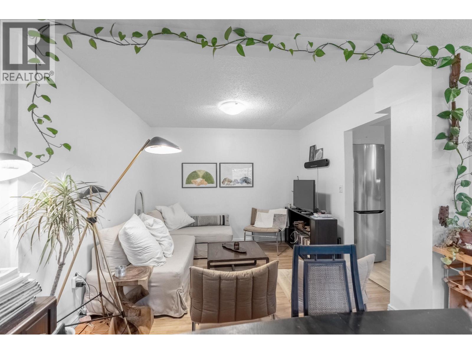 610 Salsbury Drive, Vancouver, British Columbia  V5L 3Z9 - Photo 6 - R3096358