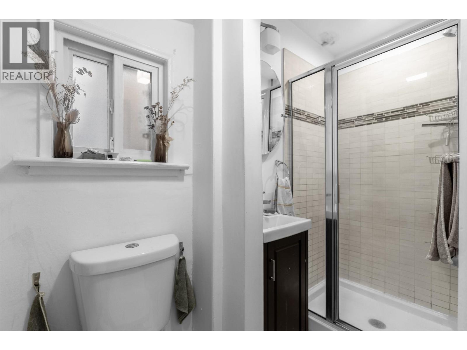 610 Salsbury Drive, Vancouver, British Columbia  V5L 3Z9 - Photo 8 - R3096358