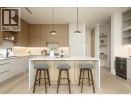 2 735 E 10TH AVENUE, Vancouver, British Columbia