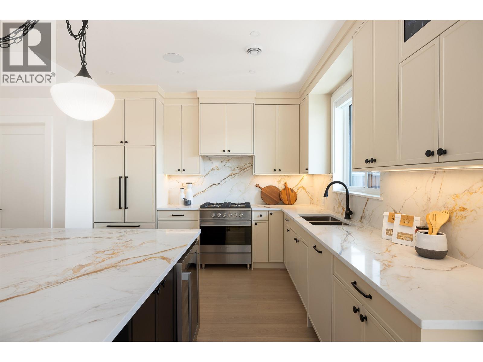 103 646 Girard Avenue, Coquitlam, British Columbia  V3K 1S8 - Photo 2 - R3096340