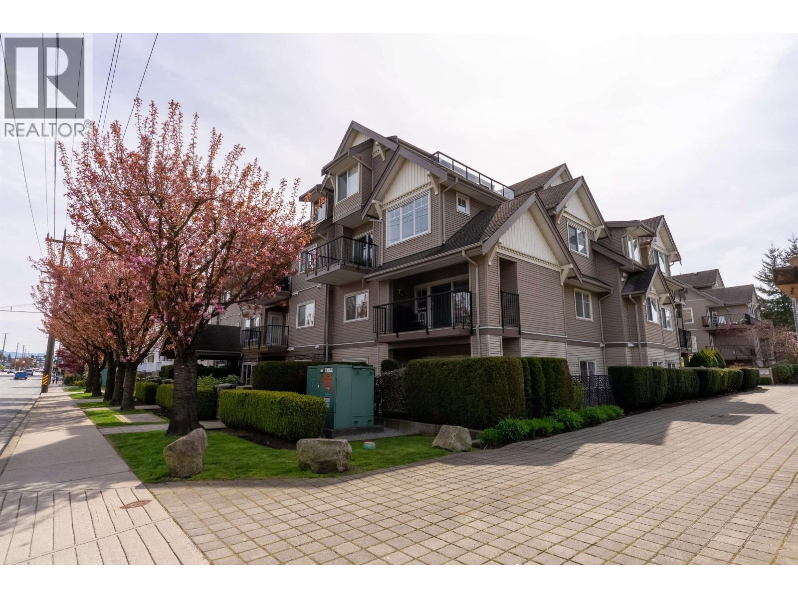 109 22150 DEWDNEY TRUNK ROAD, Maple Ridge, British Columbia