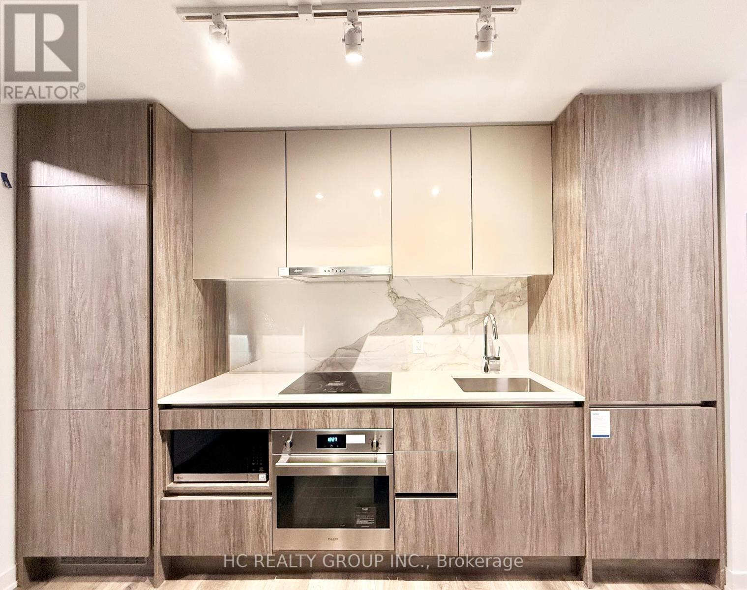 1712 - 180 Front Street E, Toronto, Ontario  M5A 2P5 - Photo 3 - C12846726