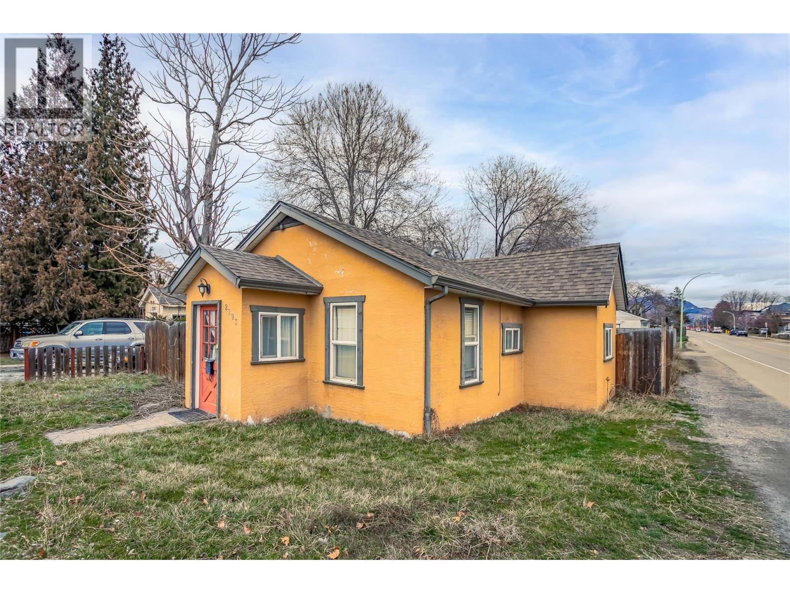 2293 Woodlawn Street, Kelowna, British Columbia  V1Y 2T1 - Photo 4 - 10377230