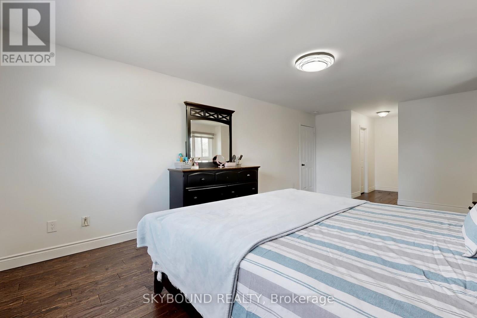 2088 Madden Boulevard, Oakville, Ontario  L6H 3L6 - Photo 19 - W12843266