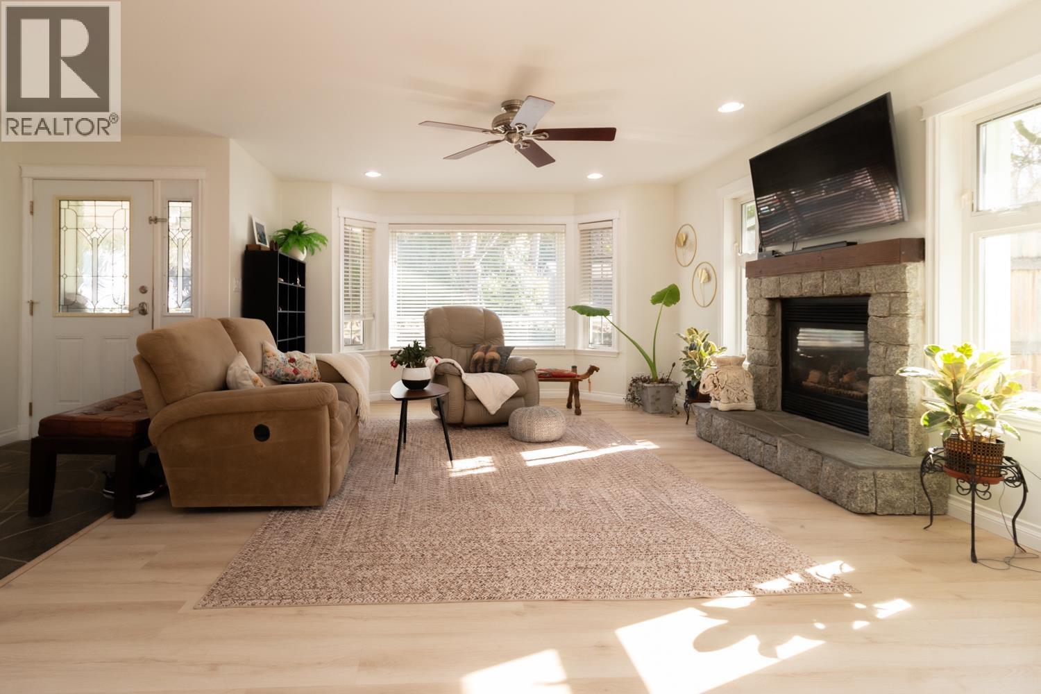 40409 Perth Drive, Squamish, British Columbia  V0N 1T0 - Photo 16 - R3096254