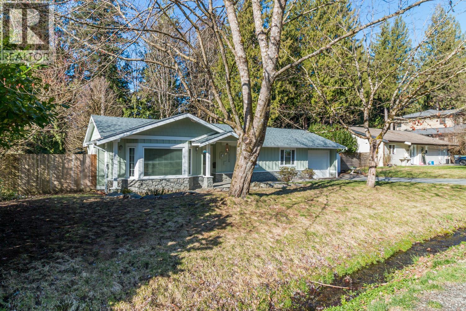 40409 Perth Drive, Squamish, British Columbia  V0N 1T0 - Photo 3 - R3096254